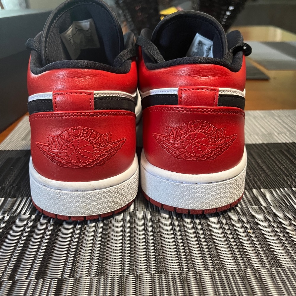 Jordan Sneakers Black Red White - Picture 5 of 7